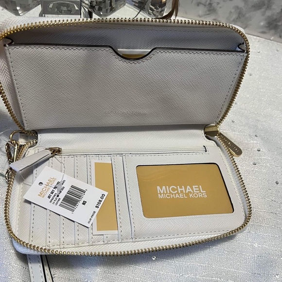 Michael Kors - Picture 1 of 4